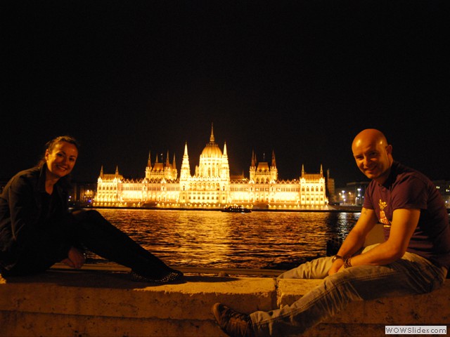 Parlamento by Night